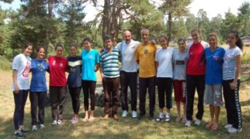 Ara&ccedil; Belediyespor, &Ccedil;alışmalarına Devam Ediyor