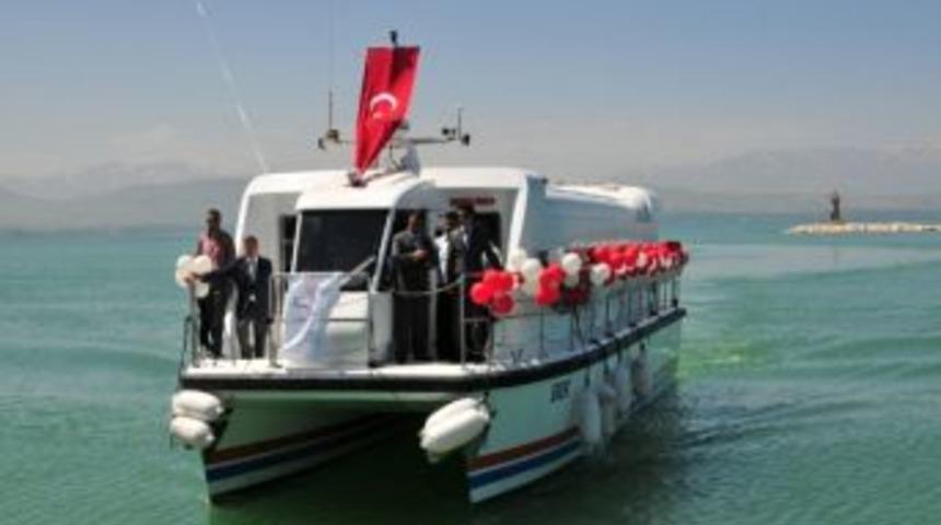 Van G&ouml;l&uuml;&rsquo;nde Deniz Otob&uuml;s&uuml; Seferleri