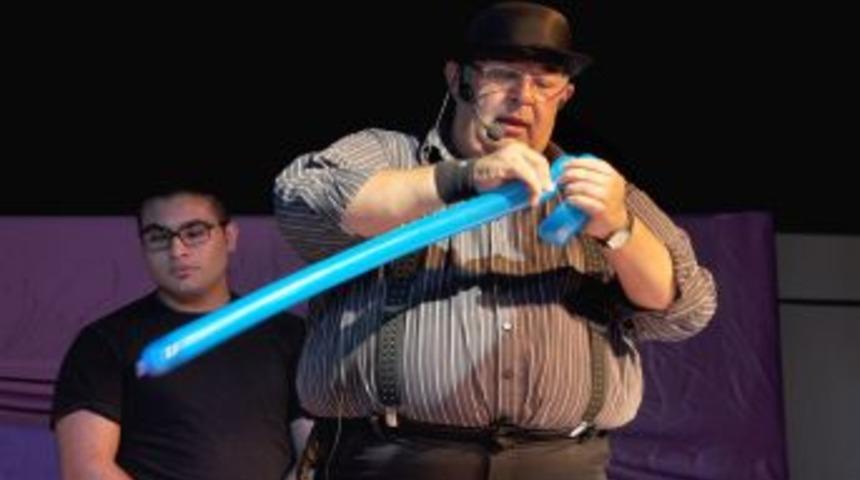 Balonlara 3 Bin Şekil Veriyor