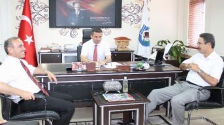 Milletvekili &Uuml;nal, İl &Ouml;zel İdaresi&rsquo;ni Ziyaret Etti