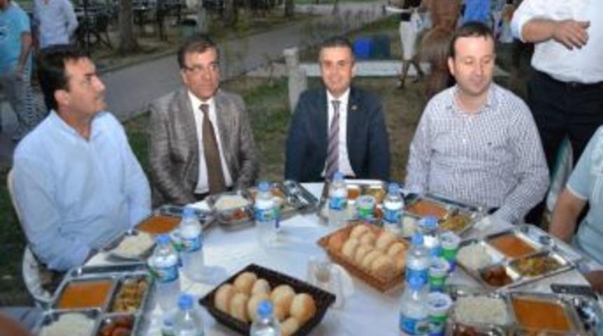 Ak Parti Osmangazi İl&ccedil;e Başkanlığı&rsquo;ndan Sokak İftarları