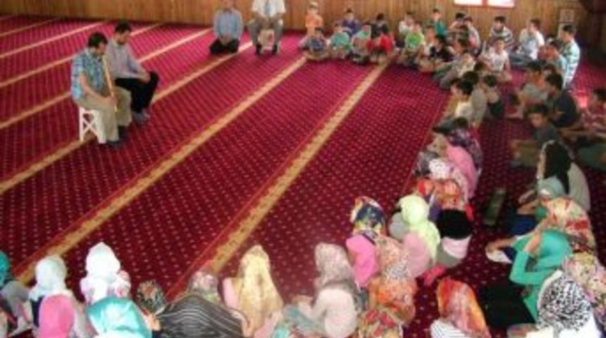 Yaz Kursu &Ouml;ğrencileri Ney Eşliğinde İlahi S&ouml;yledi