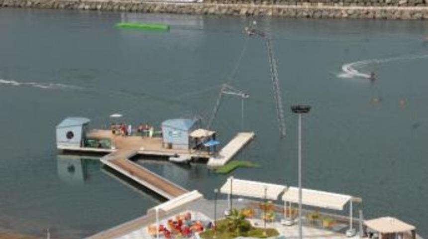 Deniz Üzerindeki İlk Kablolu Kayak Merkezi