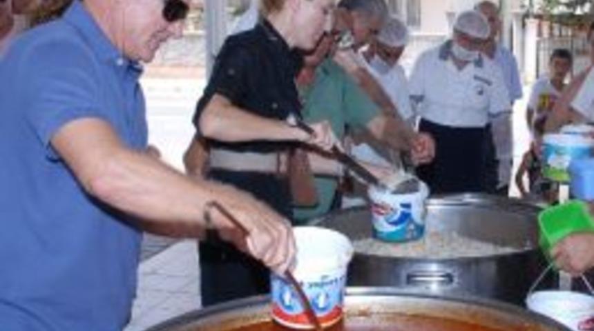 Evcilmen İftar Yemeği Dağıtımına Katıldı