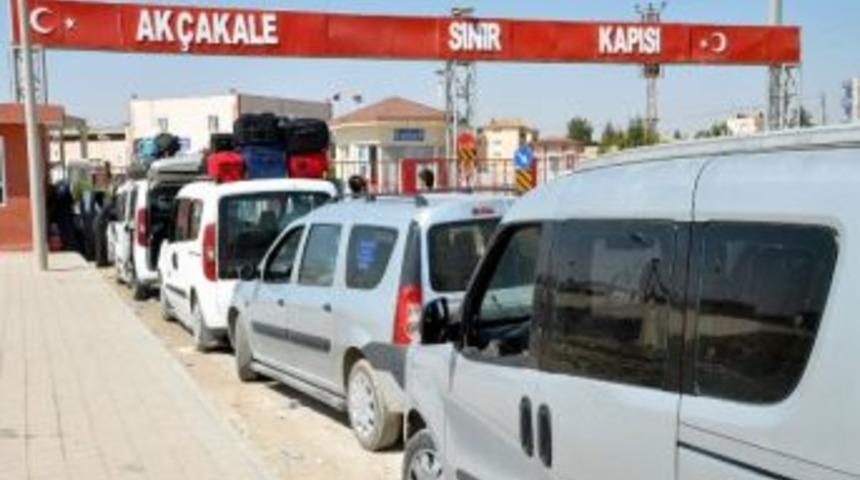 Ak&ccedil;akale Sınır Kapısı Suriyelilerin Tek Umudu