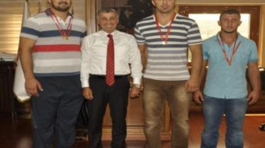 S&ouml;zen'den Kırkpınar&rsquo;ın Şampiyonlarına Altın