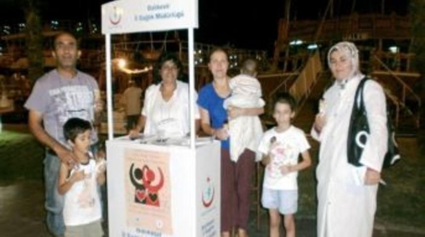Ayvalık'ta Organ Bağışı Standı'na Vatandaş İlgi G&ouml;stermedi