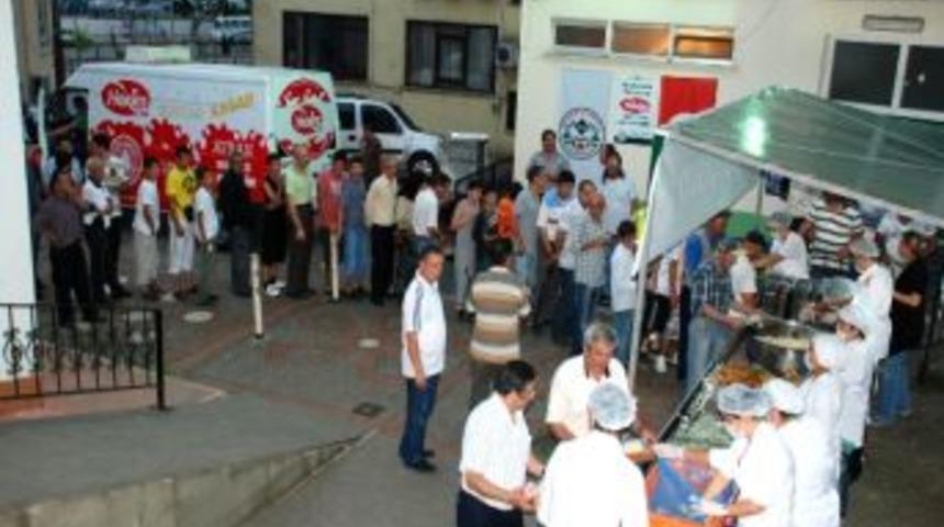 Giresun&rsquo;daki İftar Yemeklerinin Ayranı Hekim S&uuml;t'ten