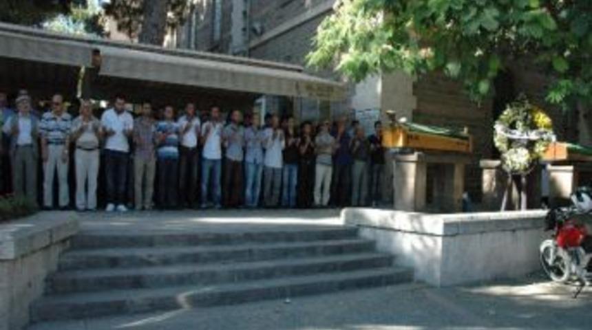 Cezaevinde Rahatsızlanıp Kaldırıldığı Hastanede &Ouml;len Gen&ccedil; Mahkum Toprağa Verildi