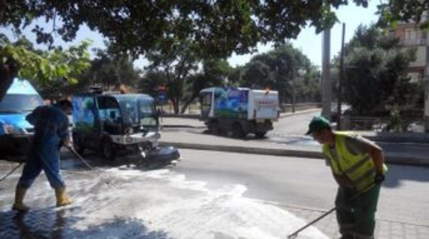 Balıkesir'de Pazar Yerleri Buharlı Yıkama Aracıyla Temizlendi