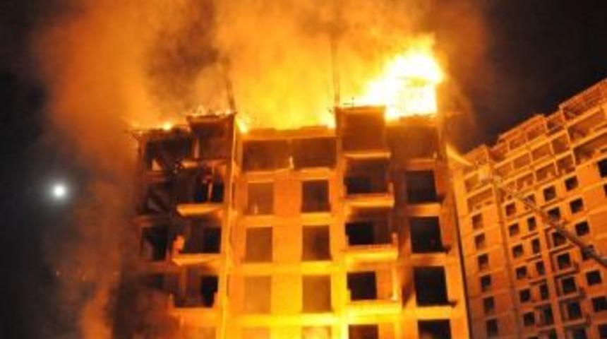 İnşaatın Çatı Katında Çıkan Yangın Korkuttu