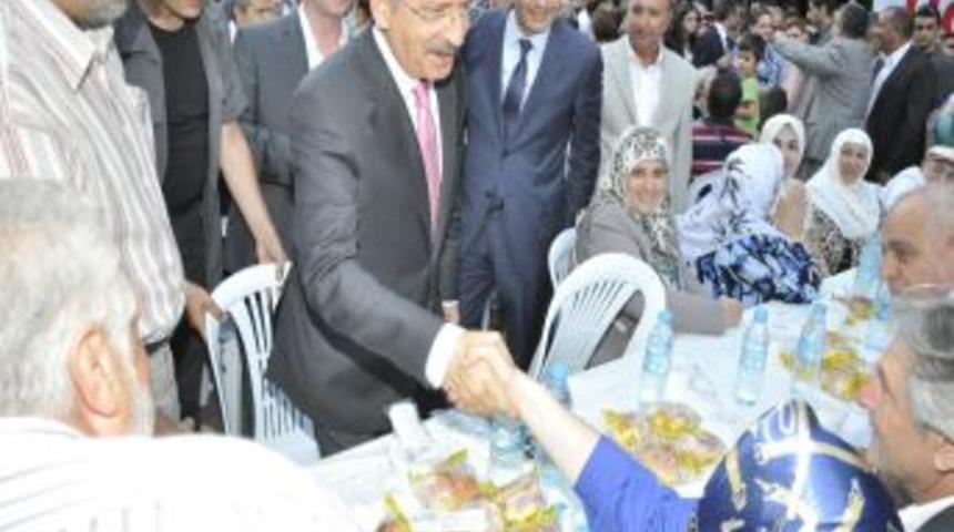 Kılı&ccedil;daroğlu, Zeytinburnu&rsquo;ndaki Sokak Iftarına Katıldı