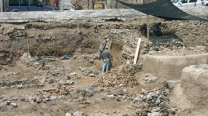 İznik &Ccedil;ini Fırınları Kazısı Başladı