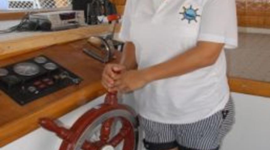 Kadın Kaptan D&uuml;mende