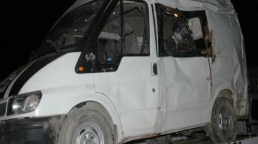 Minibüs Takla Attı: 1 Ölü, 5 Yaralı