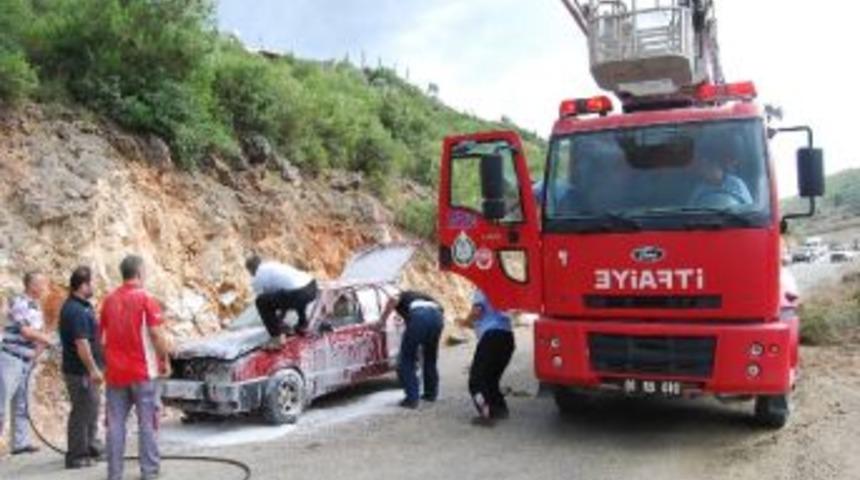 Seyir Halindeki Otomobil Alev Aldı