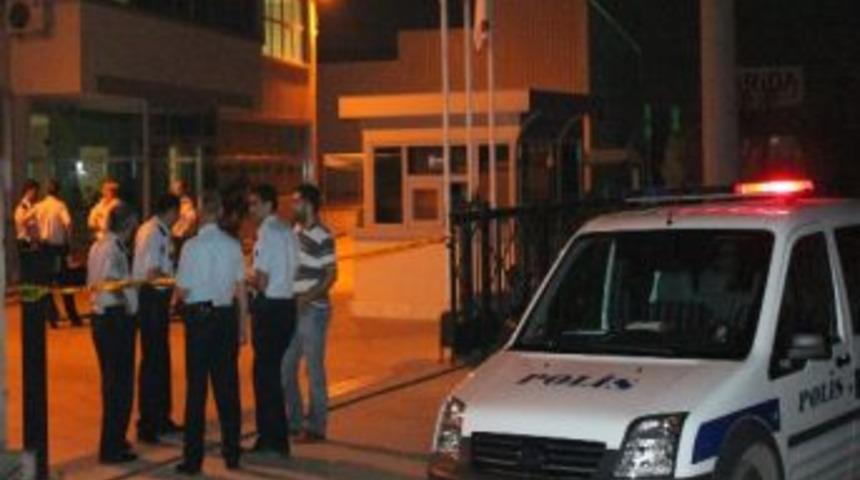 Bek&ccedil;iyi Bağlayıp Fabrikayı Soydular