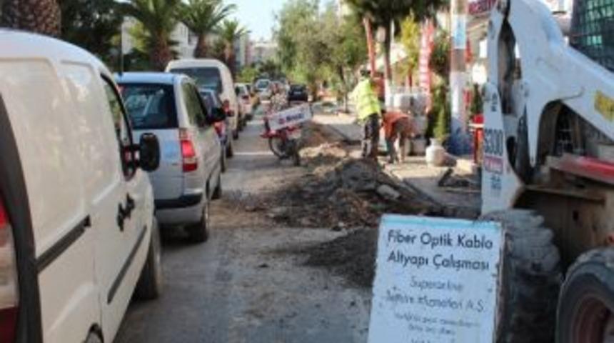S&uuml;per-onlıne, Urla'ya Fiber Kablo D&ouml;ş&uuml;yor