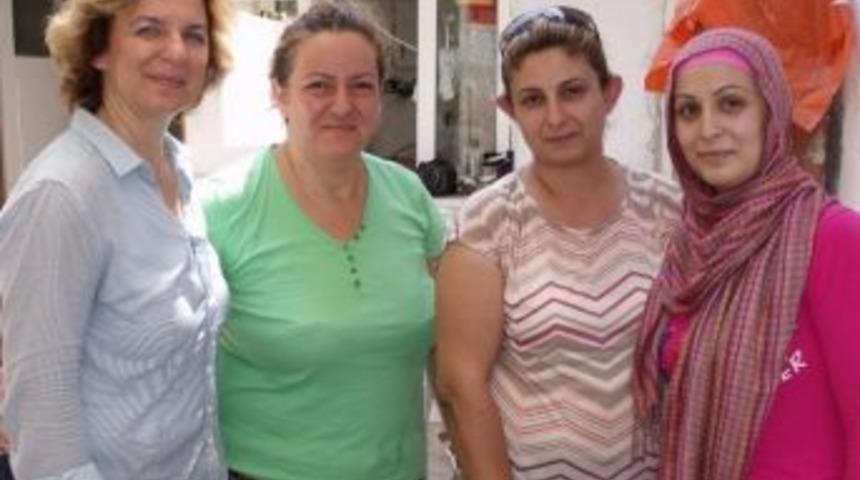 Ak Partili Kadınlar Bedensel Engelli Vatandaşı Ziyaret Etti