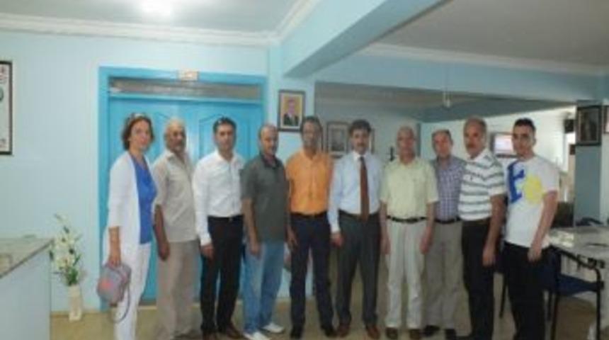 Milli Eğitim M&uuml;d&uuml;r&uuml; Ak Partiyi Ziyaret Etti