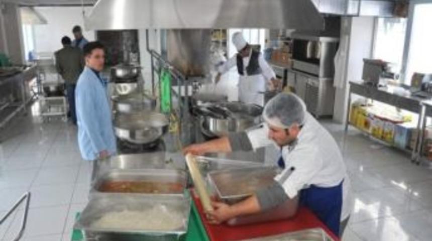 Aşevinde Haftanın 7 G&uuml;n&uuml; Sıcak Yemek