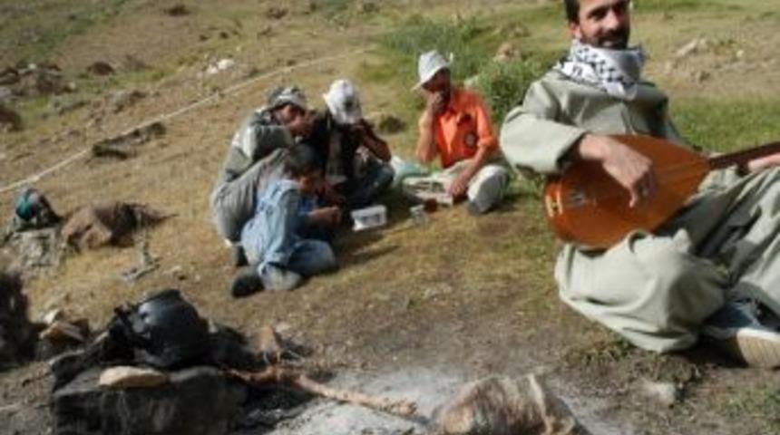 G&ouml;&ccedil;erlerin Başkale Yaylalarında Zorlu Yaşamı