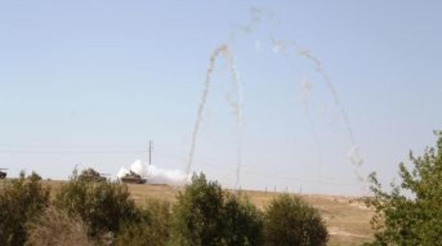 Kamışlı Sınırındaki Tank Tatbikatı S&uuml;r&uuml;yor