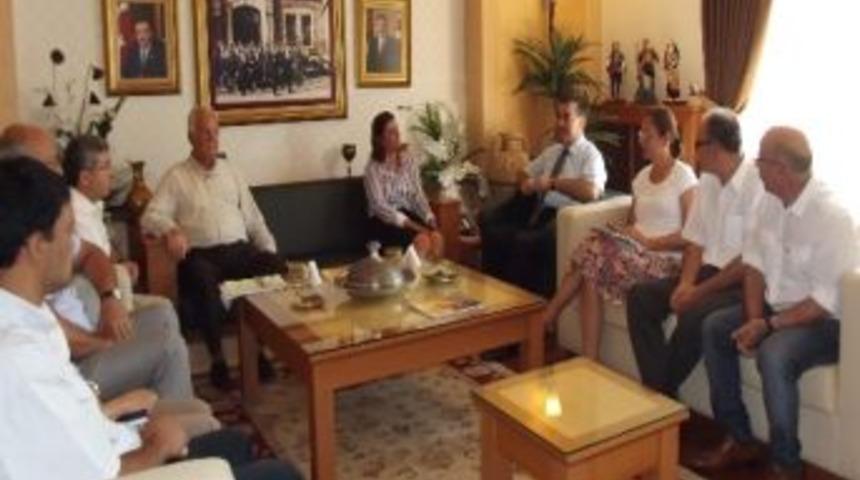 &Ccedil;ek&uuml;l Vakfı&rsquo;ndan Vali Al&rsquo;a Ziyaret