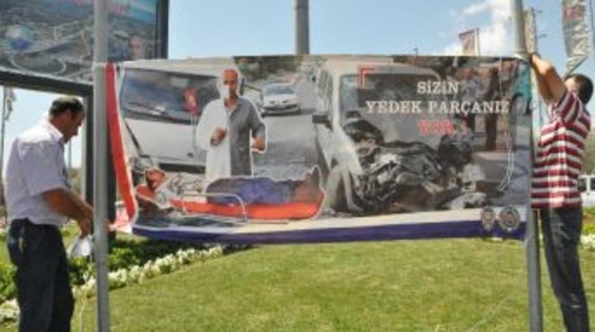 Toplum Destekli Polislerden &Ouml;rnek Davranış