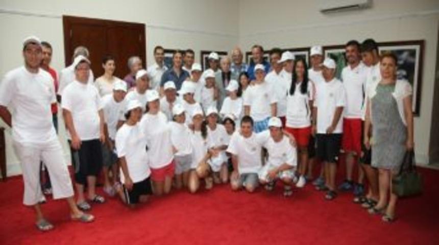 Milli Y&uuml;z&uuml;c&uuml;lerden Aldırmaz&rsquo;a Teşekk&uuml;r