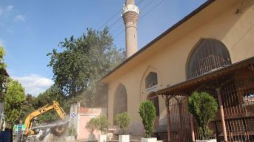 Tarihi Camiye 586 Yıl Sonra Avlu Ve Şadırvan Yapılıyor