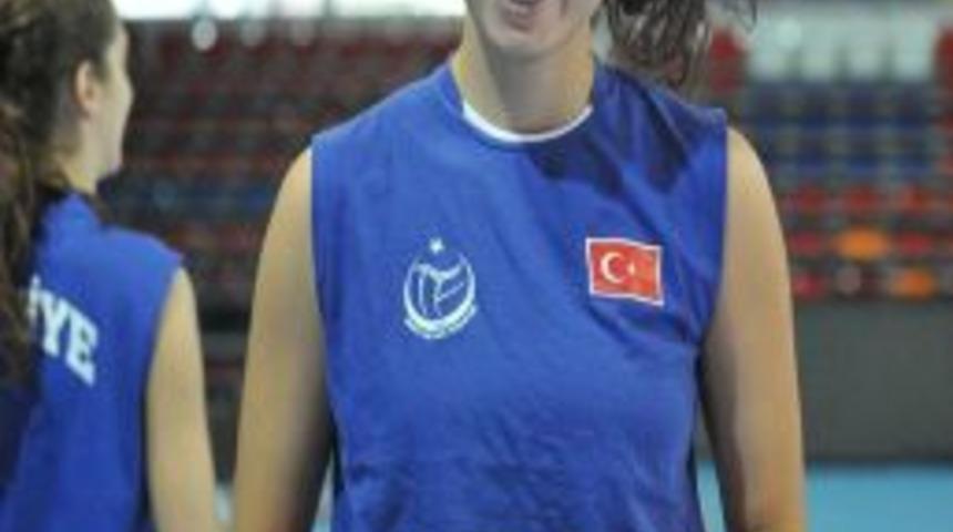 Gen&ccedil; Voleybolcu K&uuml;bra Akman: Sorumluluğumuz B&uuml;y&uuml;k