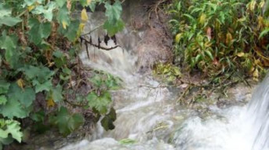 Sulama Suyuna Akan Kanalizasyon K&ouml;yl&uuml;leri İsyan Ettirdi