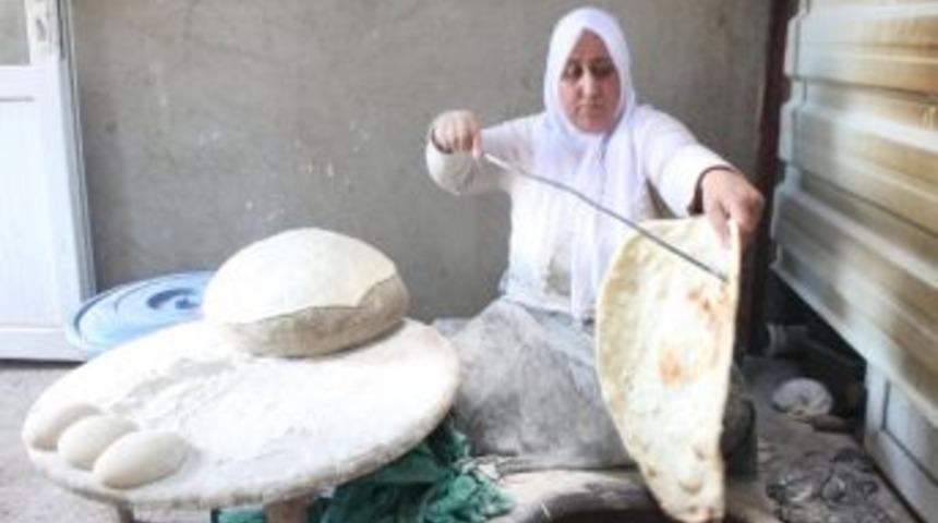 Ahlat&rsquo;ta Tandır Ekmeğine Rağbet Ramazan Ayında Arttı