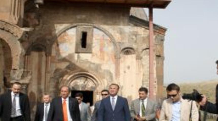 Başbakan Yardımcısı Bozdağ, Ani Harabeleri'ni Ziyaret Etti