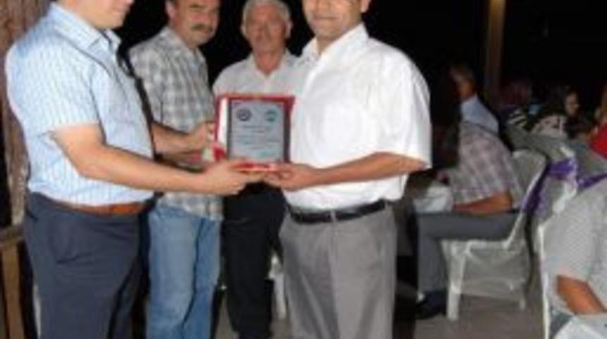 T&uuml;ys&uuml;z Beyaz Şeftalinin Tescillenmesini Kutladılar