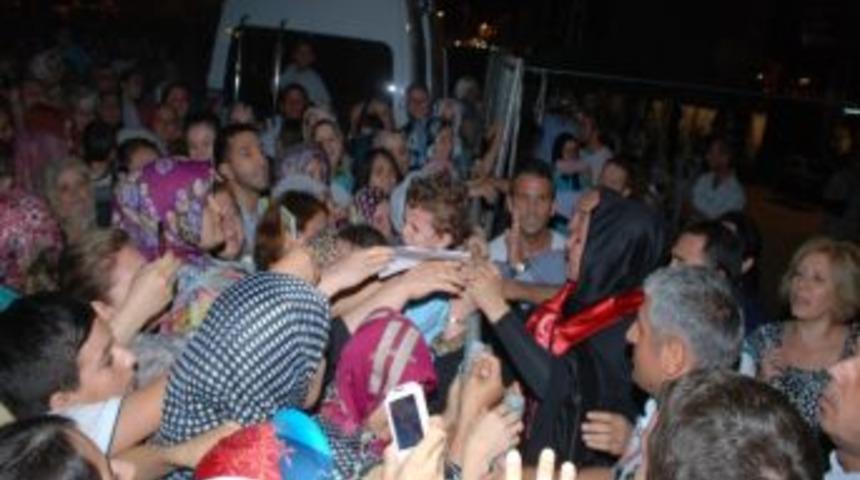 İkbal G&uuml;rpınar G&ouml;n&uuml;lleri Fethetti