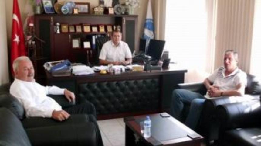 Kadın Basketbolcular Başkan Akova’yı Ziyaret Etti