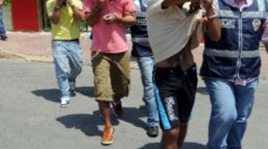 Antalya&rsquo;da Hırsızlık Zanlısı 5 Kişi Yakalandı