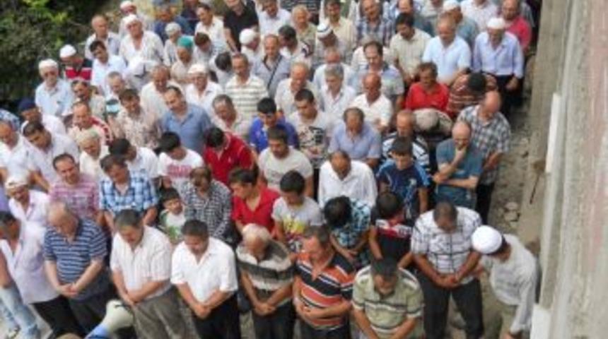 Trafik kazası kurbanı defnedildi