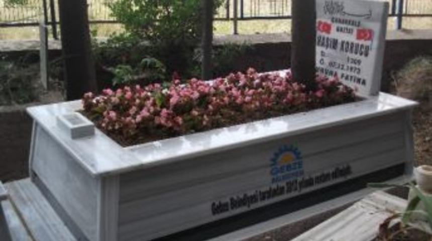 Gebze Belediyesi Şehitlerin Mezarlarını Restore Etti