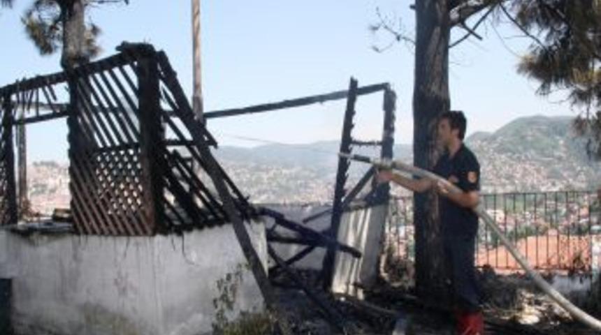 Hastane &Ouml;n&uuml;nde &Ccedil;ıkan Yangın Korkuttu