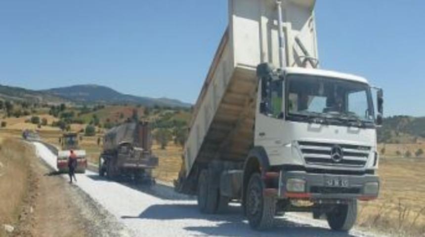 Aslanapa'da K&ouml;y Yolları Yapım &Ccedil;alışmaları Başladı