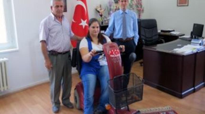 Ak&uuml;l&uuml; Ara&ccedil;lar İhtiya&ccedil; Sahiplerine Dağıtılıyor