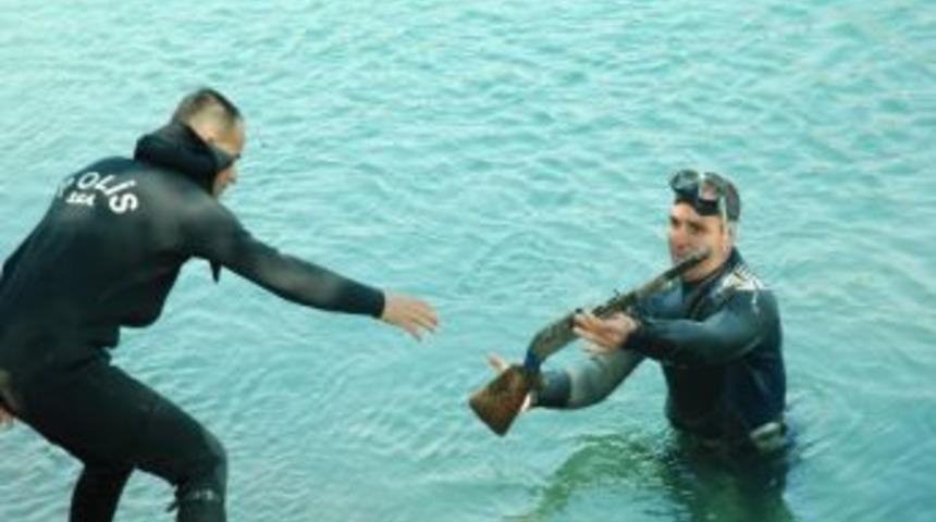 Av T&uuml;feğiyle Oğlunu Vurdu