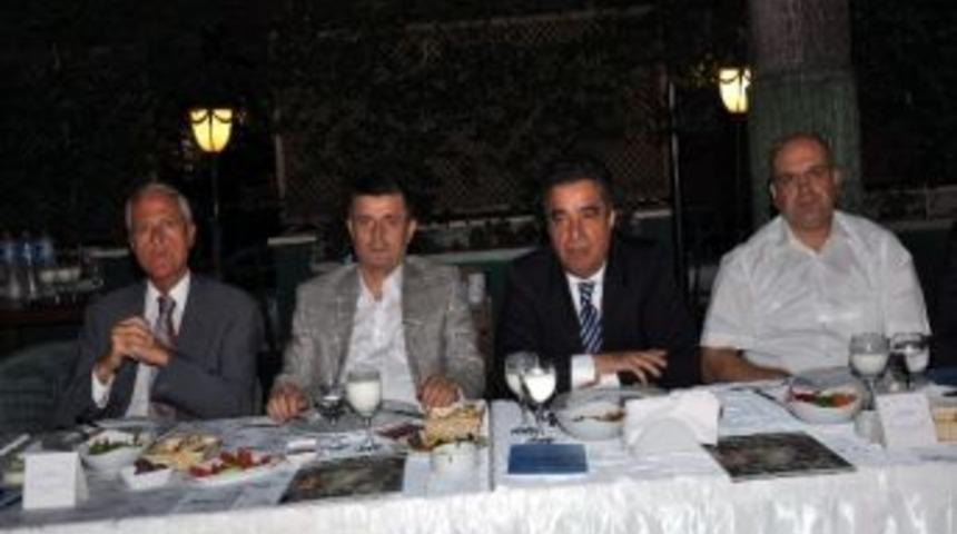 Balıkesir'de Sanayi Odası Ve Gen&ccedil; İşadamları İftar Verdi