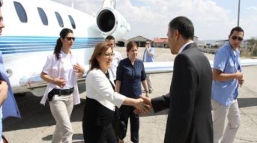 Bakan Şahin, Şiddet Kurbanı Melek'in Ailesi İle G&ouml;r&uuml;şt&uuml;