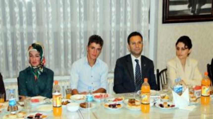 Vali Aksoy&rsquo;dan Şehit Yakınlarına İftar