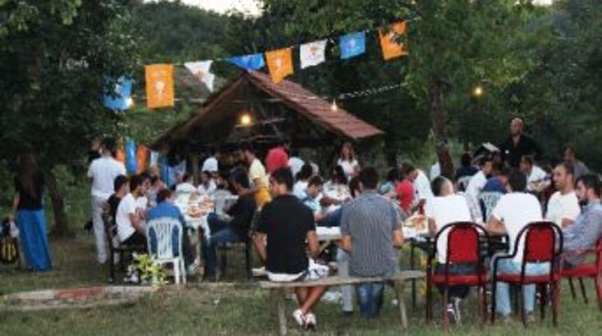 Ak Gen&ccedil;ler Hemşin K&ouml;y&uuml;nde İftarda Buluştu