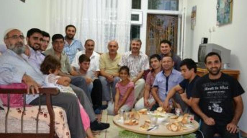 Saadet g&ouml;n&uuml;l sofralarında